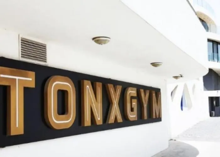 Centre Luxury With Pool Near Dunya Ivf & *