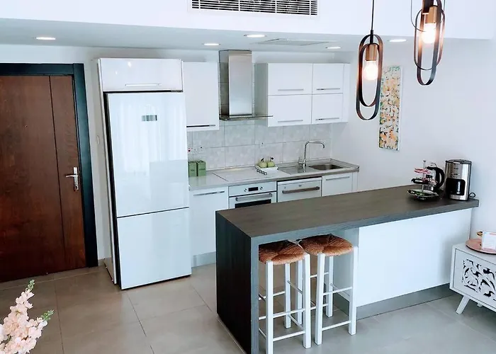 Centre Luxury With Pool Near Dunya Ivf & Сasa de vacaciones Kyrenia (Northern Cyprus)