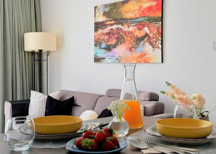 Centre Luxury With Pool Near Dunya Ivf &