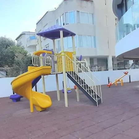 Centre Luxury With Pool Near Dunya Ivf & Feriehus Kyrenia (Northern Cyprus)