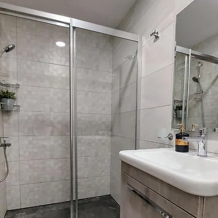 Centre Luxury With Pool Near Dunya Ivf & Feriehus Kyrenia (Northern Cyprus)